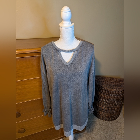 A&I GRAY Denim Wash V Neck Softy Scrunch Sleeve Sweatshirt PULLOVER - Picture 1 of 10